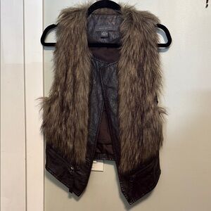 Suzy Shier Brown Faux Fur faux leather Vest - XS